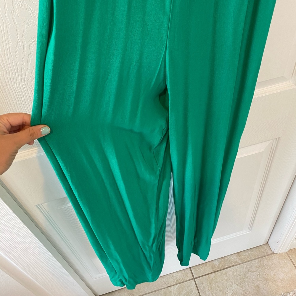 NWT! Green jumpsuit with cutout in front - Picture 6 of 10